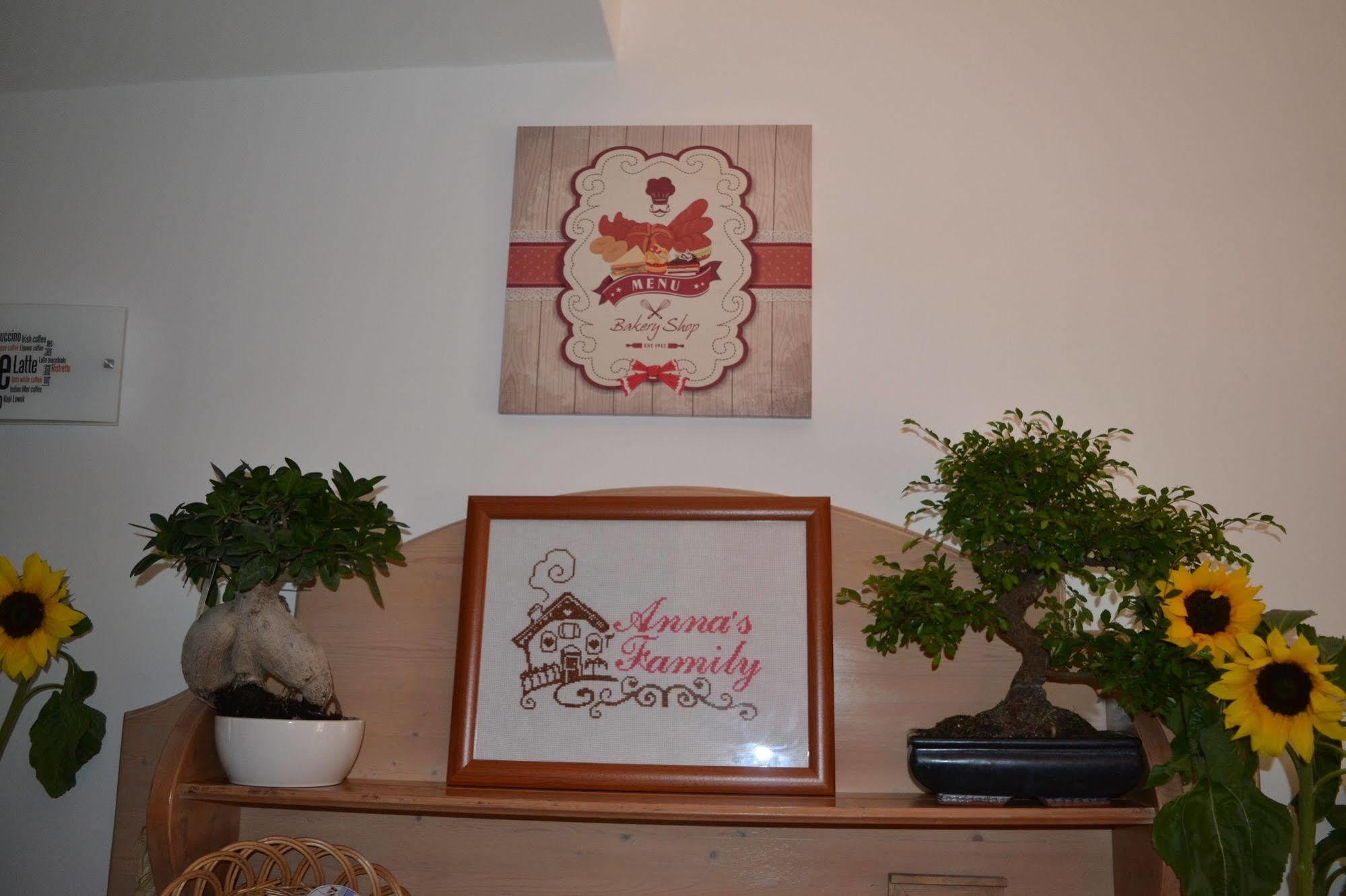 Anna's Family Nápoles
